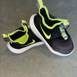Nike Kids Black and Neon Yellow Sneakers